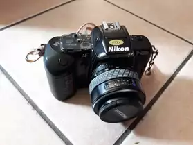 -Nikon F 401 S