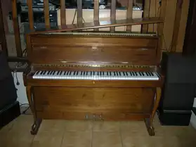 Piano droit RIPPEN