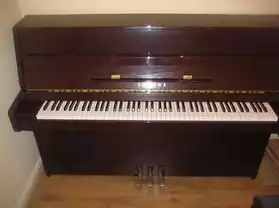 Yamaha C109 Piano