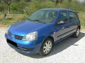 Très belle Renault Clio bleu