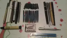 lot anciens stylos plumes et bille