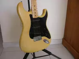 Fender Stratocaster 1977 blonde avec étu