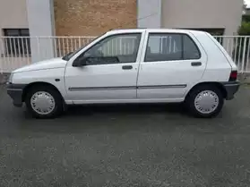 Renault Clio 1.9 D CHIPIE