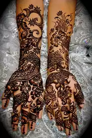 Tatouage henné et tatouage définitif