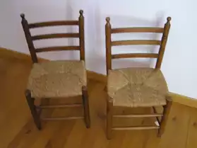 2 chaises en bois pour enfants plaited