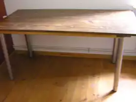 Table en bois pieds en metal