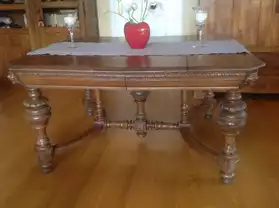 Table de salle à manger ancienne