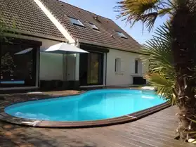 belle maison avec piscine