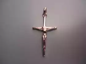 Croix Neuve Argent avec Christ en relief