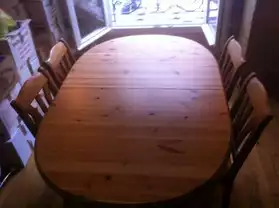 Table en bois massif et 6 chaises