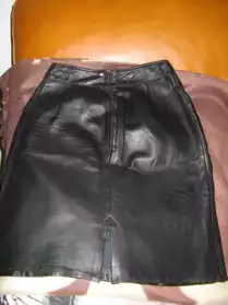 Jupe en cuir noir taille 65cm