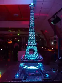 Magnifique réplique de la Tour Eiffel