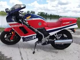 Moto Honda VF 1000 R