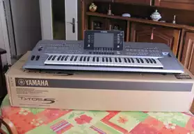 Clavier Yamaha Tyros 5-61 touches