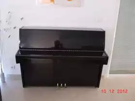 PIANO droit KAWAI CE 7