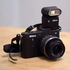 Appareil-photo hybride Nikon 1 V1 avec f