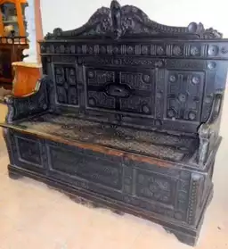 banc-coffre Renaissance en bois noirci