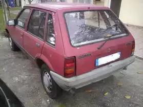 Opel corsa essence accidentée pour piece