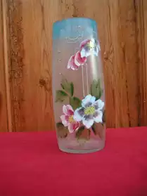 Vase ancien transparent décoré de fleurs