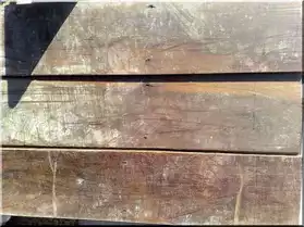 Matériau de construction en bois démoli