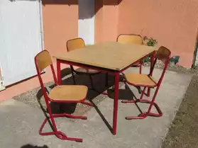 Table et chaises bois et tube