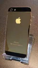 IPhone 5 plaqué en or entouré de cristau