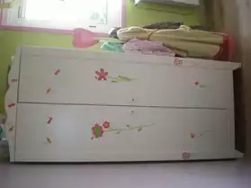 armoire bébé ou enfant blanche