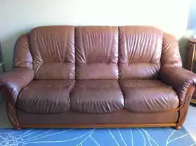 Canapé cuir et deux fauteuils