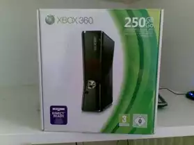 Xbox 360 Slim en Boite + 2 jeux