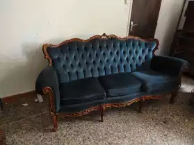Canapé ainsi que deux fauteuils assortis