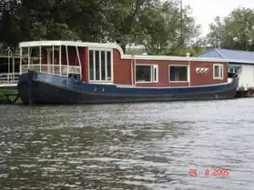 Très joli bateau logement à vendre !