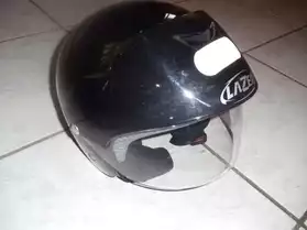 casque de moto jet de marque lazer