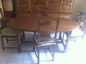Table avec ces 4 chaises