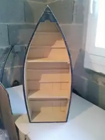 Barque en bois de rangement avec étagère