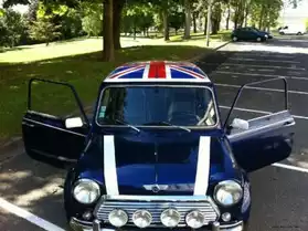 Austin Mini Bleu avec Drapeau Anglais
