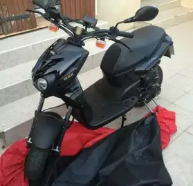Scooter mbk stunt 2016 tres peu utilisé