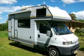 A donner Camping car benimar junior 5000