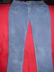 jean bleu avec des reflet blanc