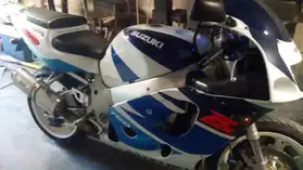 Moto GSXR-SRAD 750