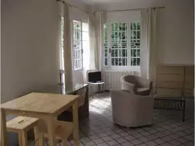 Grand studio meublé à PARIS