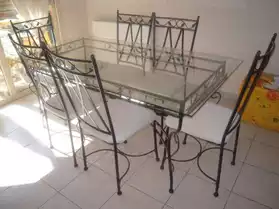Table en verre et fer forgé