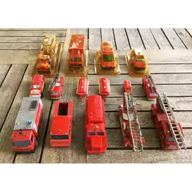 Lot de véhicules de pompiers