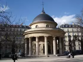 Jusqu a 4, proximité Champs Elysées- pa