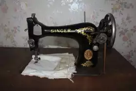 Machine à coudre Singer.