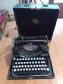 Machine à écrire Underwood standard 4
