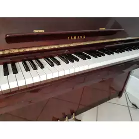 Piano droit YAMAHA
