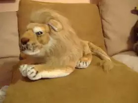 peluche d'occasion Lion couché