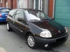 Renault Clio 1.4i 16v Noir Métalisé