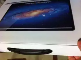Apple MacBook Pro 17 Laptop - MD311LLA