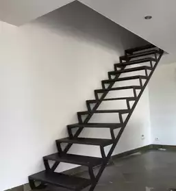Escalier acier thermolaqué noir